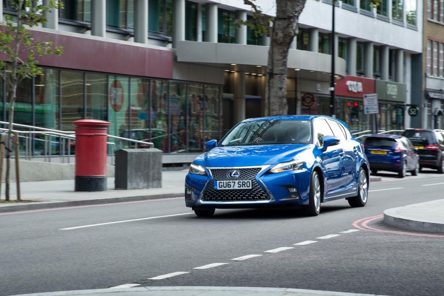  Lexus CT200h 2017 года  (UK) (фото 22 из 38)